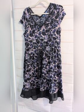 Vintage Vera Wang Black & Lavender Patterned V-Neck Midi Dress 👗 Size Large